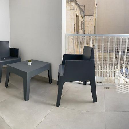 Seaside Apartment In Gzira Exterior photo