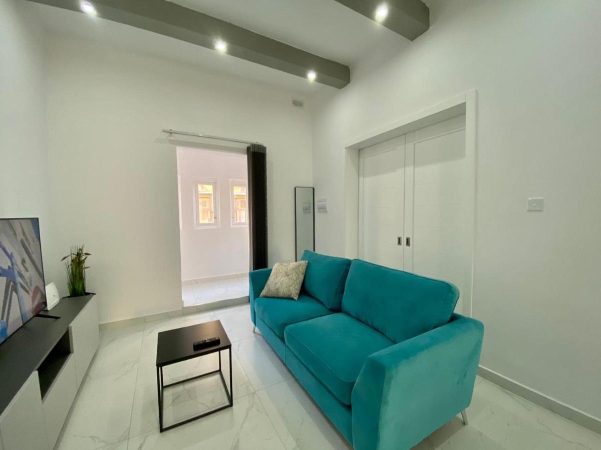 Seaside Apartment In Gzira Exterior photo